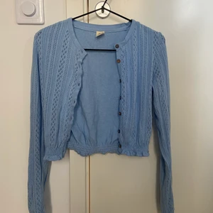 Urban Outfitters topp/kofta - Tajt i modellen med så fint mönster, oanvänd