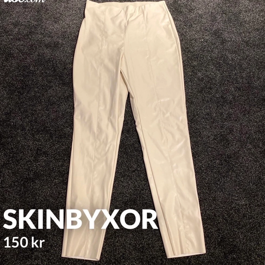 Beige skinnbyxa