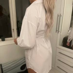 Skjortklänning  - Säljer denna klänningen pga för liten! Strl M (liten i storleken) Aldrig använd prislapp finns kvar. Nypris 250kr