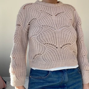Fin stickad - Fin stickad tröja från Gina! Säljer eftersom den inte kommer till användning. I storlek S & fin varm beige färg. Köpare betalar frakt💕🤌🏻