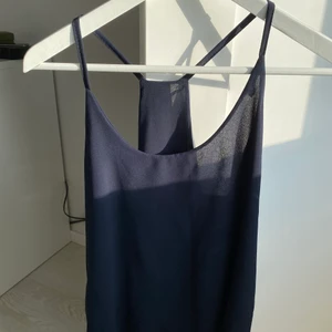 Linne  - Oanvänt linne med smal rygg och i nyskick! Frakt står köpare för (köpare väljer fraktsätt) eller kan vi mötas upp i Kävlinge/Lund/Landskrona/Staffanstorp/Löddeköpinge osv 