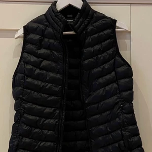 everest väst - svart everest väst använd fåtal gånger, 