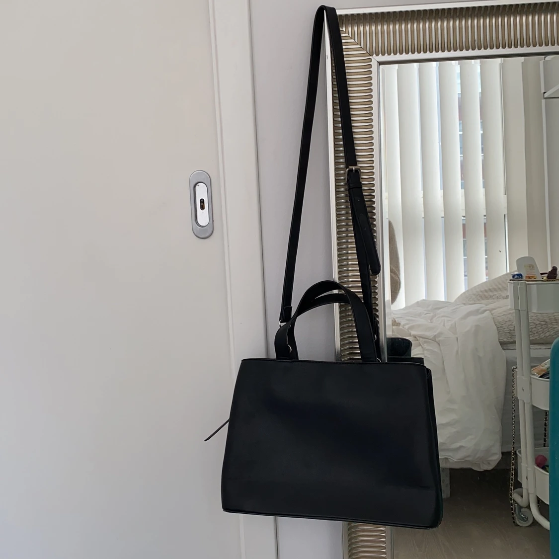 Svart Bershka väska