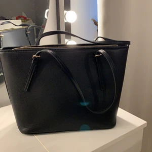 Stor väska  - Väska från H&m perfekt till skolan