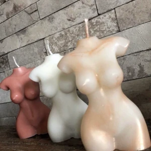 Women Body Shape Candle - Smustrosa, vit & genomskinlig vit med glitter  - Här är de finaste ljusen som finns till salu. Dessa kan man ha vart man än önskar sig och men bestämmer själv om man vill tända den eller ha den som dekoration :) 2 för 45kr 