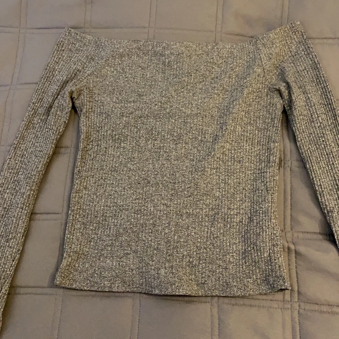 Basic off shoulder tröja