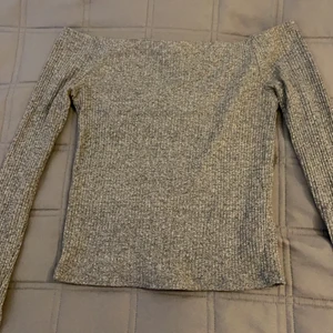 Basic off shoulder tröja - Väldigt gott skick