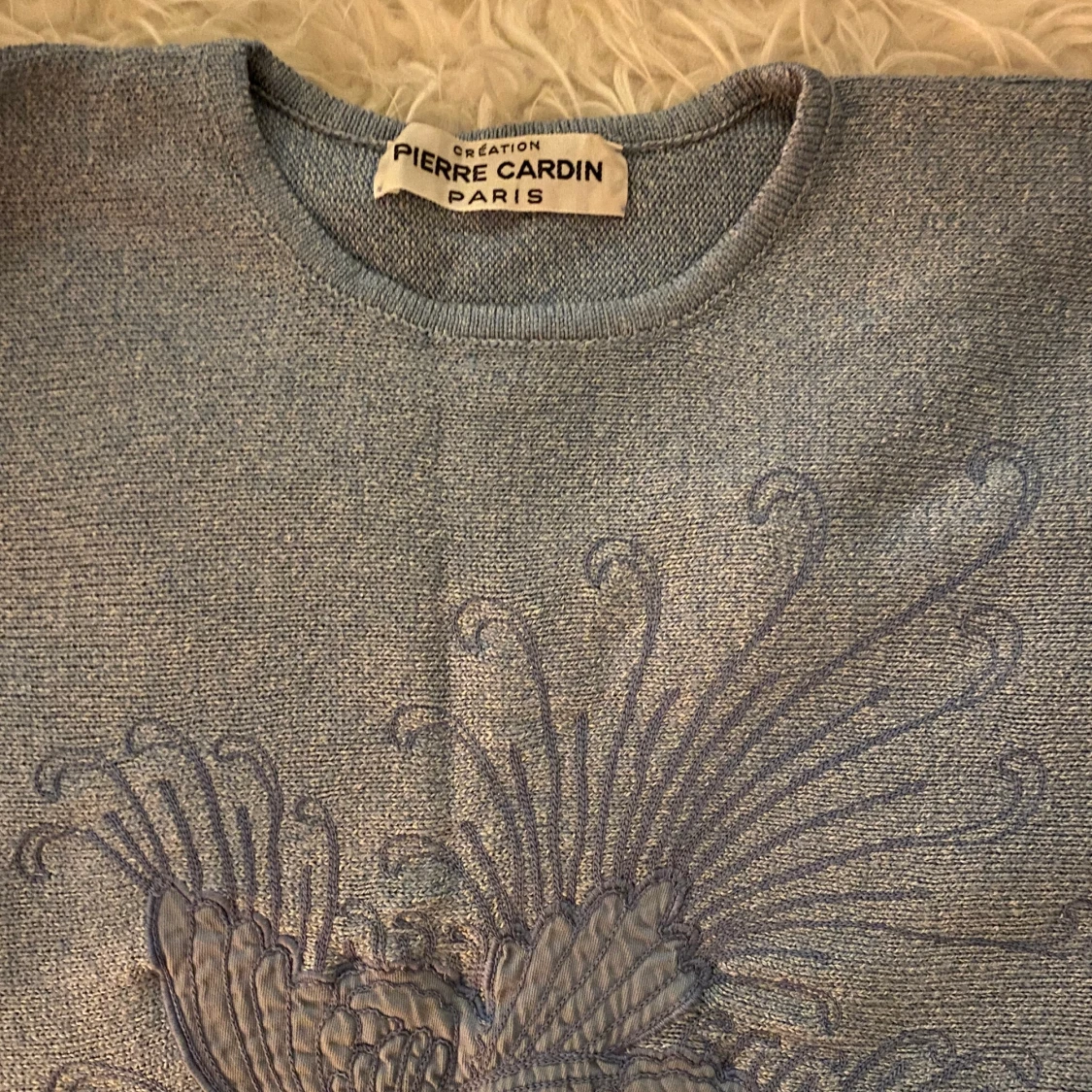 Fin ljusblå tröja - 91