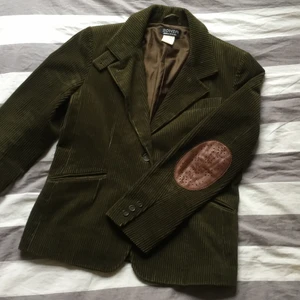 Sonia rykiel manchesters kavaj💚  - Grön manchesters kavaj💚 vintage från sonia rykiel, made in France, 100%cotton storlek 42. Säljer för 400+frakt 