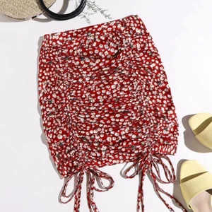 helt ny kjol  - säljer denna fina kjol ifrån shein då jag fick  hem 2 stycken sitter jätte fint och är stretchig 