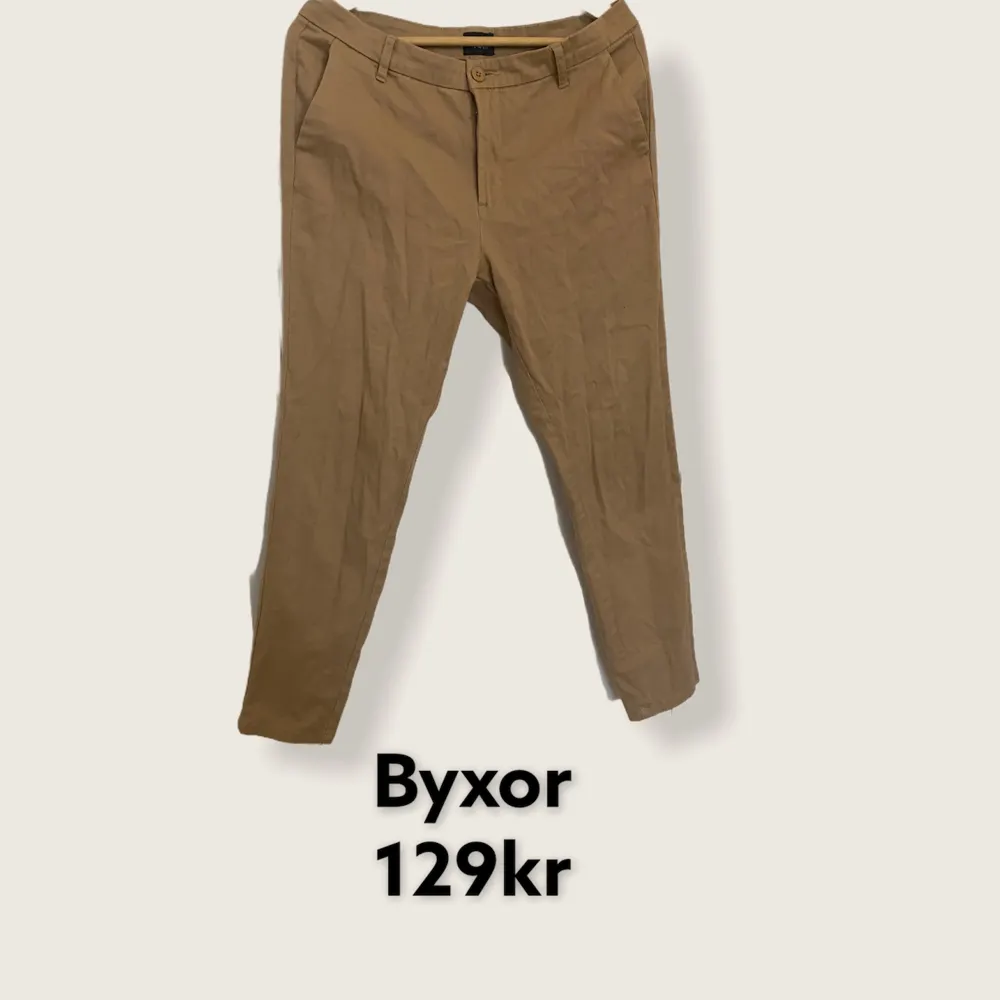 Använd 1 gång, helt nya, beige färg. Jeans & Byxor.