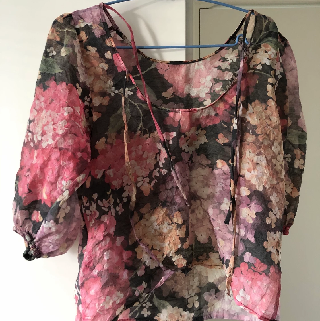 Blommig blus med puffärm från H&M! Stl XS - 90