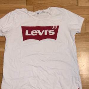 Levis T-shirt storlek S, mycket fint skick!