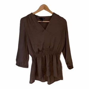 Storlek 36  - Beige blus från H&M. 🤍