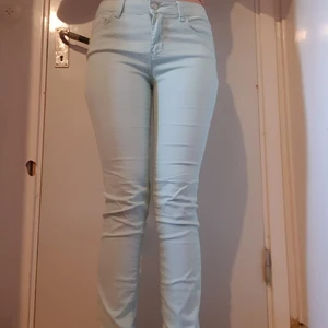 Byxor storlek M passar S, säljs för 60 kr - Fina byxor oanvänt passar M som S