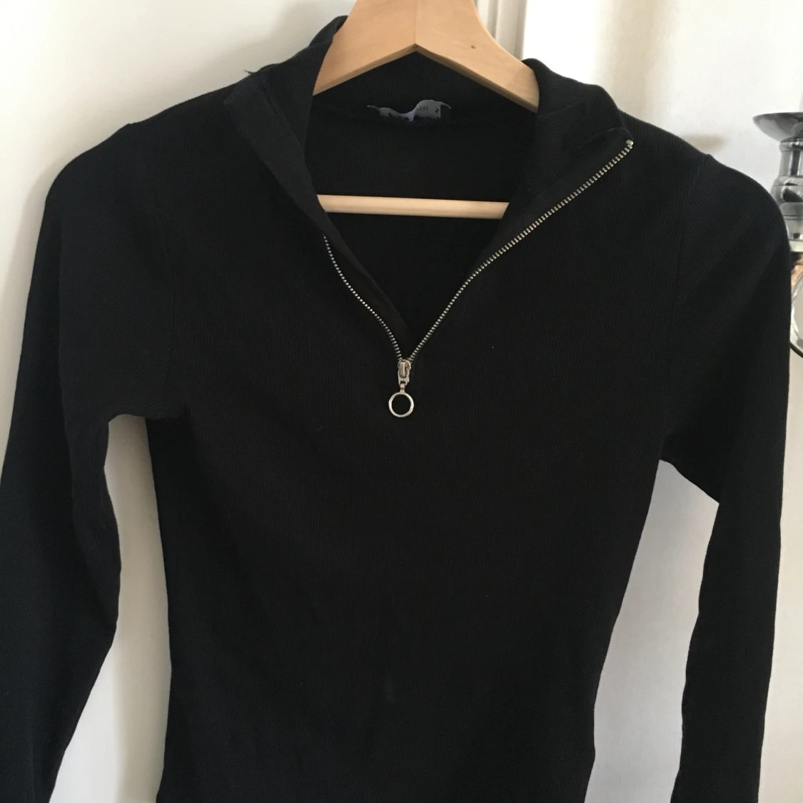 ribbad svart topp - 91