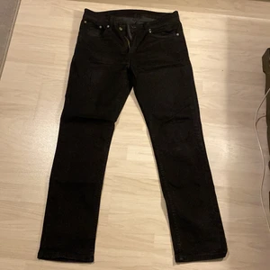 Svarta Levis 514 jeans - Säljer dessa svarta Levis 514 jeans pga att jag inte använder de.