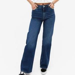 Populära Yoko jeans från monki. Storlek 24w! Inga synliga slitningar🤩