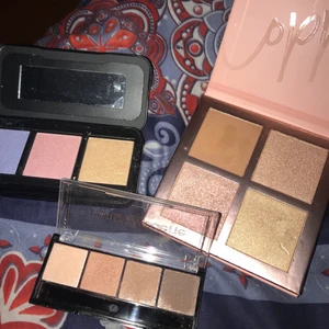 Smink som använt minst 2-3 gng  - Jätte finna smink använt nån staka gång , den rosa är och den svarta är hughliter , och den andra är ögonlocks värg. ❤️ Alla tre paletter för 120kr 