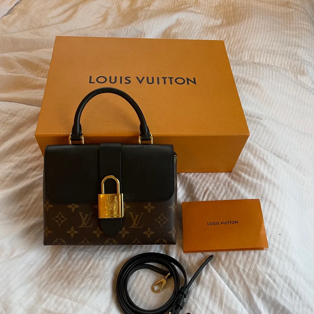 Louis Vuitton Locky BB väska. Köpt i Köpenhamn, Danmark 26/7-2020. Använd ca 10 gånger och är som ny. Går inte att få tag på i Sverige. Nypris 16 800kr. Kvitto, dustbag, och kartong ingår.. Väskor.