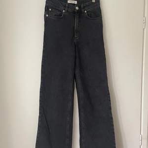 Jeans från Carin Wester i storlek 26, normal i storlek. Använda 2 gånger