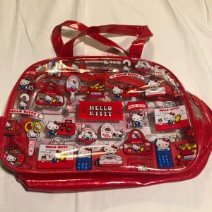 hellokitty väska  - supercool hellokitty väska, älskar den men den kommer inte till användning.