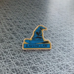 Harry Potter pin - Harry Potter pin i fint skick! Använde den ett litet tag för några år sedan men sen har  dem bara lagt i en låda. 25kr + frakt :)