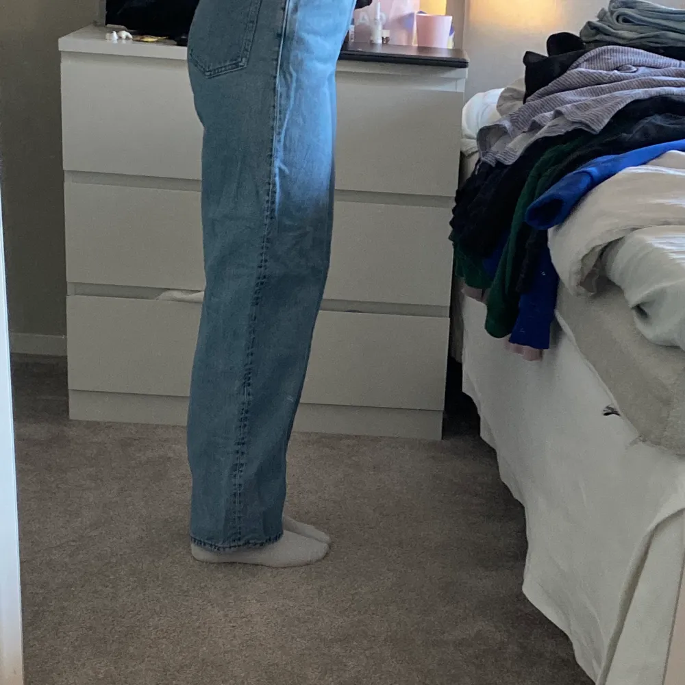 Som i nyskick , pösiga balloon jeans från Weekday  , tycker dom är precis för korta för mig som är 163 .  Men jätte sköna . Jeans & Byxor.