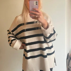 Stickad tröja - zara - Populär stickad tröja från zara. Använd fåtal gånger