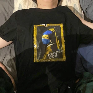 T-shirt me covid-19 citat - Säljer denna åt min kille som köpte denna tröjan på Zalando men den var för liten. Är i nyskick