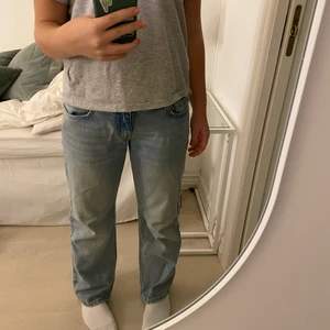 Trendiga jeans  - Säljer nu ett par så snygga arrow jeans från weekday❤️