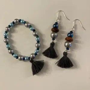 Hand made bohemian earrings and bracelets set, this unique and one of of a kind set is made with metallic blue pearls and looks beautiful in the sunlight. 