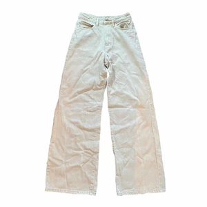 Baggy jeans - Säljer ett par supersnygga baggy jeans som jag köpte för ett tag sen. Har använts ett få antal gånger, men inte många. Kommer inte till någon nytta idag vilket är därför jag säljer vidare dem. Priset går att diskutera. Hör gärna av dig vid intresse!! <3