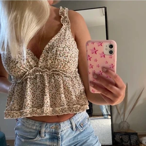 Blommigt linne  - (Lånade bilder) superfint linne, köparen står för frakt 