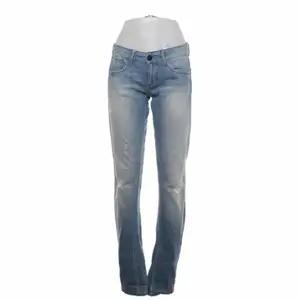 Ett par lågmidjade slim jeans från G star raw. Köpte dessa på Sellpy men passade tyvärr inte mig. I storlek 29/32 och skulle säga att det kanske är en 34/36.