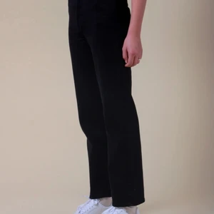 Levi’s ribcage straight jeans - LEVI’S ribcage ankle jeans. Supersnygga men som tyvärr inte passar längre😭 Går precis till ankeln för mig som är 174🤍 Köpta för 1200 förra året, säljer för 500💫