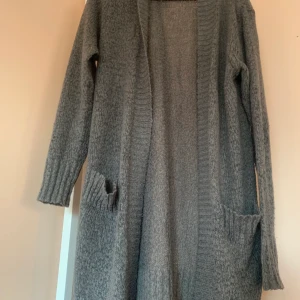 Grå kofta  - Varm och mysig 