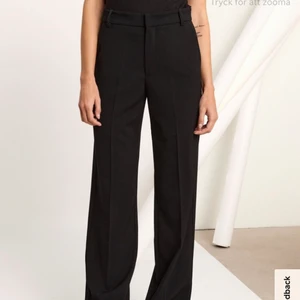 Kostymbyxor - Super snygga kostymbyxor från Lindex som heter fiona, köpta för 499 och kommer tyvärr inte till användning. Köpare står för frakt❤️