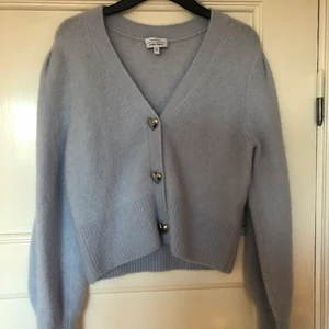 Kofta  - Kofta från & other storys använd fåtal gånger och i väldigt bra skick. Nypris ca 900kr. I storlek s, skriv vid intresse💕