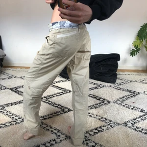 Cargopants - Beiga cargopants från puma