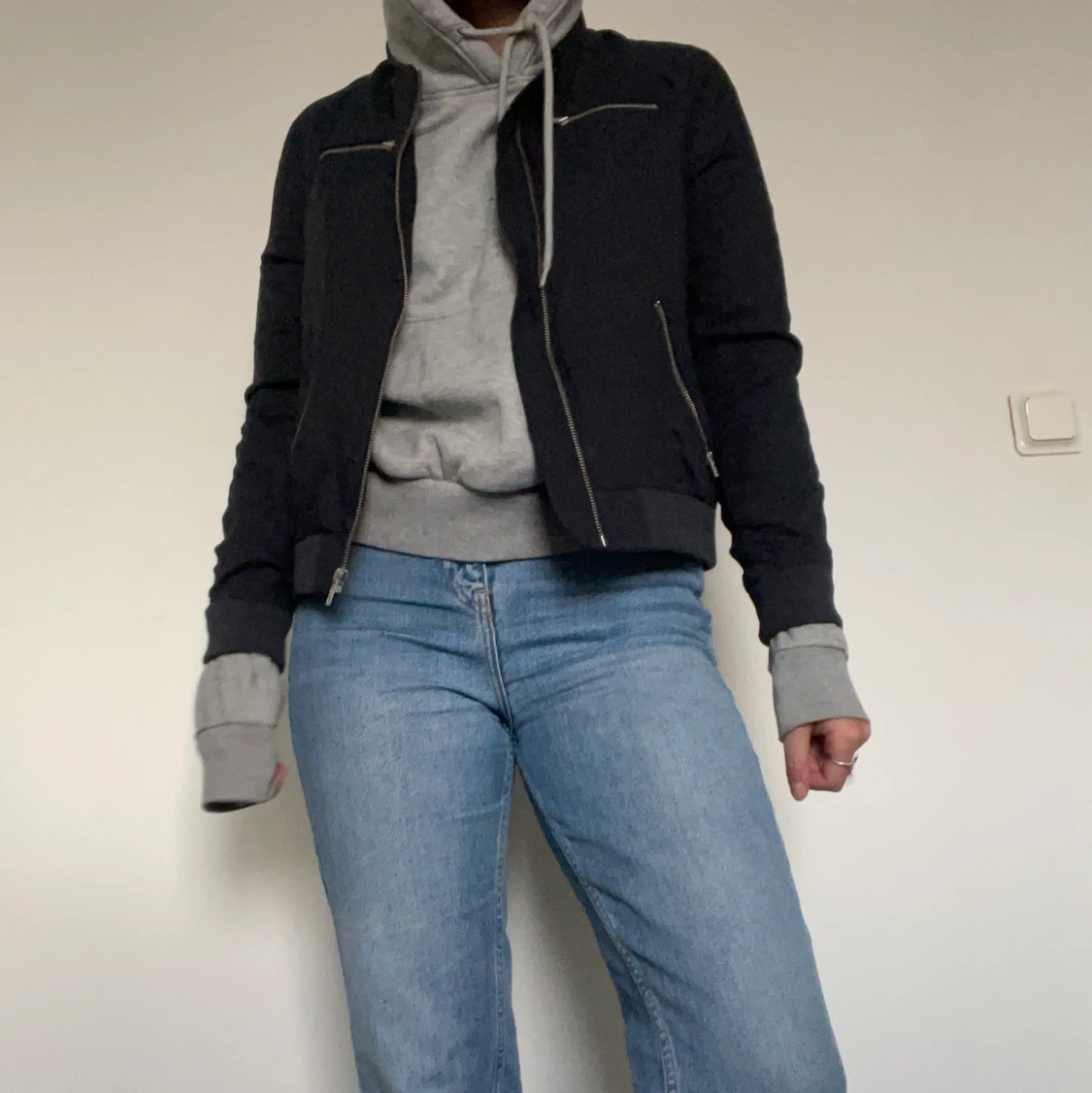 En mörkblå jacka  - 91