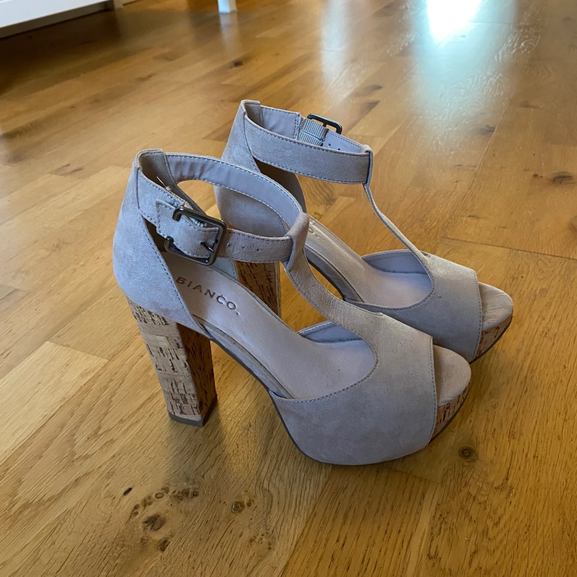 Höga klackskor från Bianco