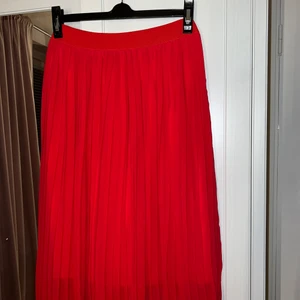 Kjol från NAKD - använd 1 gång på julafton❤️ Storlek S