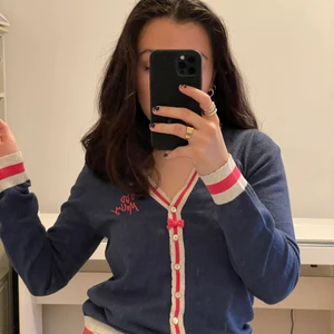 Cardigan Odd molly XS - Väldigt söt cardigan från Odd molly. Använt ett fåtal gånger. Väldigt fint skick. I storlek XS.