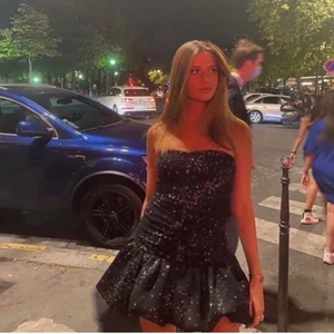 Majeklänning  - INTRESSEKOLL på min glittriga maje klänning💘 Helt slutsåld! stl 36, skriv för fler bilder🥰 Köp direkt för 2800😇