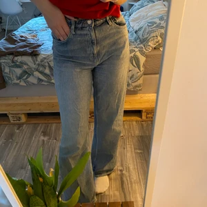 Wide leg jeans - Storlek: 36/38 jag är 172cm knappt använda