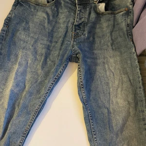Hm jeans - Strl 32x32. Straight stretch. Bra skick, inga skador eller annat.