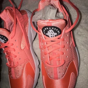 Adidas Wmns air Huarache - Helt ny skor passar storlek 37-37.5