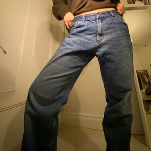 Jeans - Blåa jeans från units i stl. 38, säljer då de inte kommer till användning. Frakt tillkommer💘