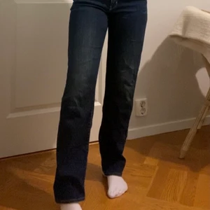 Levis lågmidjade jeans! - Sjukt snygga men är dick lite för små för mig. 